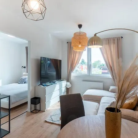 Mar Vartalak アパート